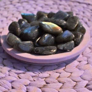 Labradorit Trommelstein