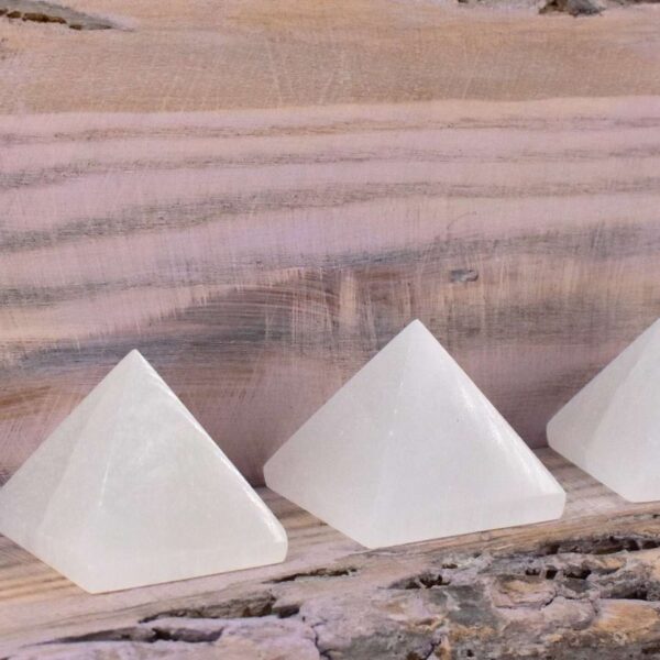 Selenit Pyramide – Bild 2