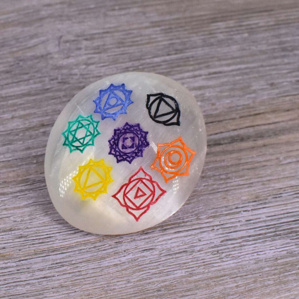 Selenit Handschmeichler Chakra – Reinigung & Harmonie
