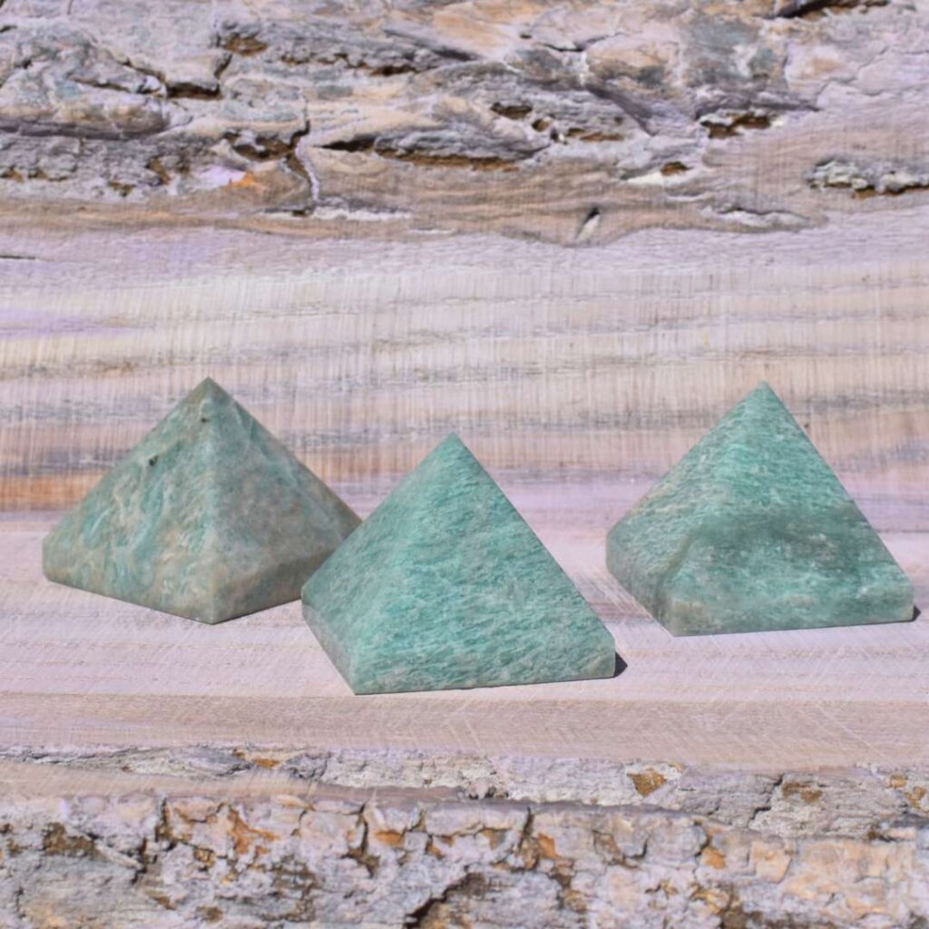 Amazonit Pyramide – Ruhepunkt deiner Gedanken