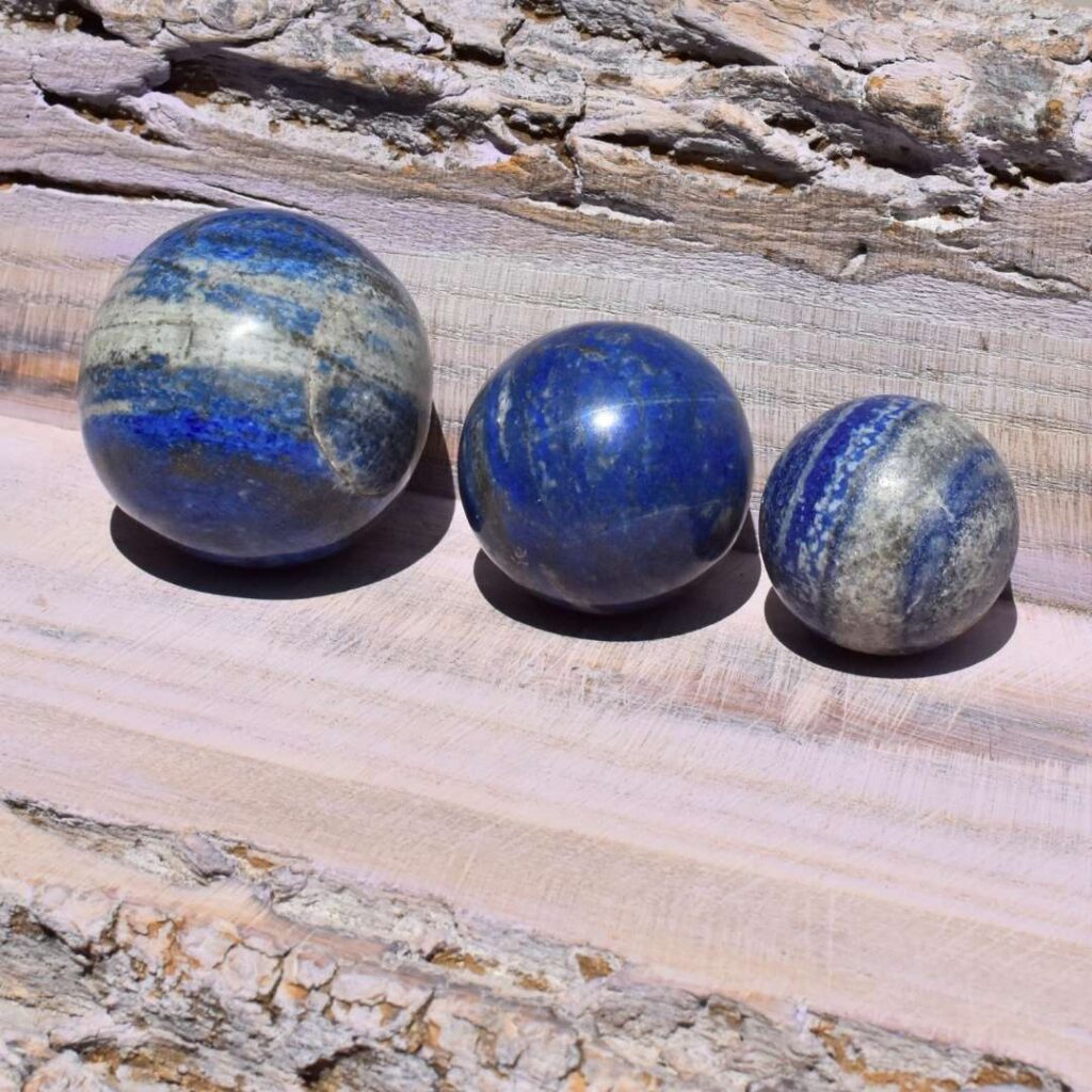 Lapis Lazuli Kugel – Deine Wahrheit in vollkommener Form