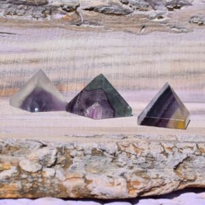 Regenbogen Fluorit Pyramide