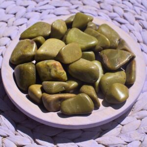 grüner Opal Trommelstein