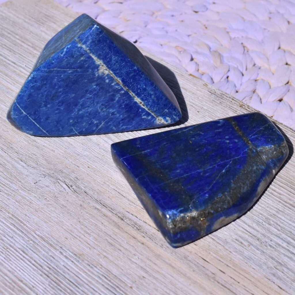 Lapis Lazuli Freiform – Wenn Wahrheit Gestalt annimmt