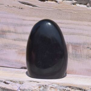 Schwarzer Turmalin Freiform – In deinem sicheren Raum - B4