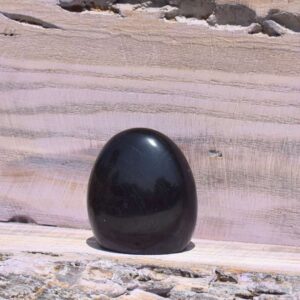 Schwarzer Turmalin Freiform – In deinem sicheren Raum - B1