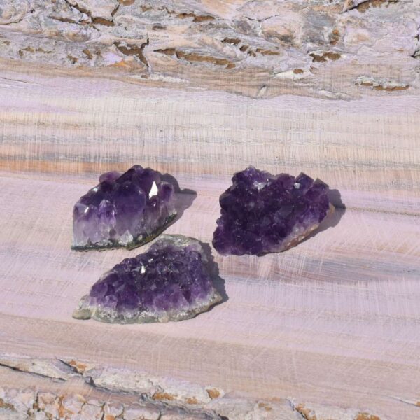Amethyst Stufe klein – Lichtvolle Balance im Alltag – Bild 2