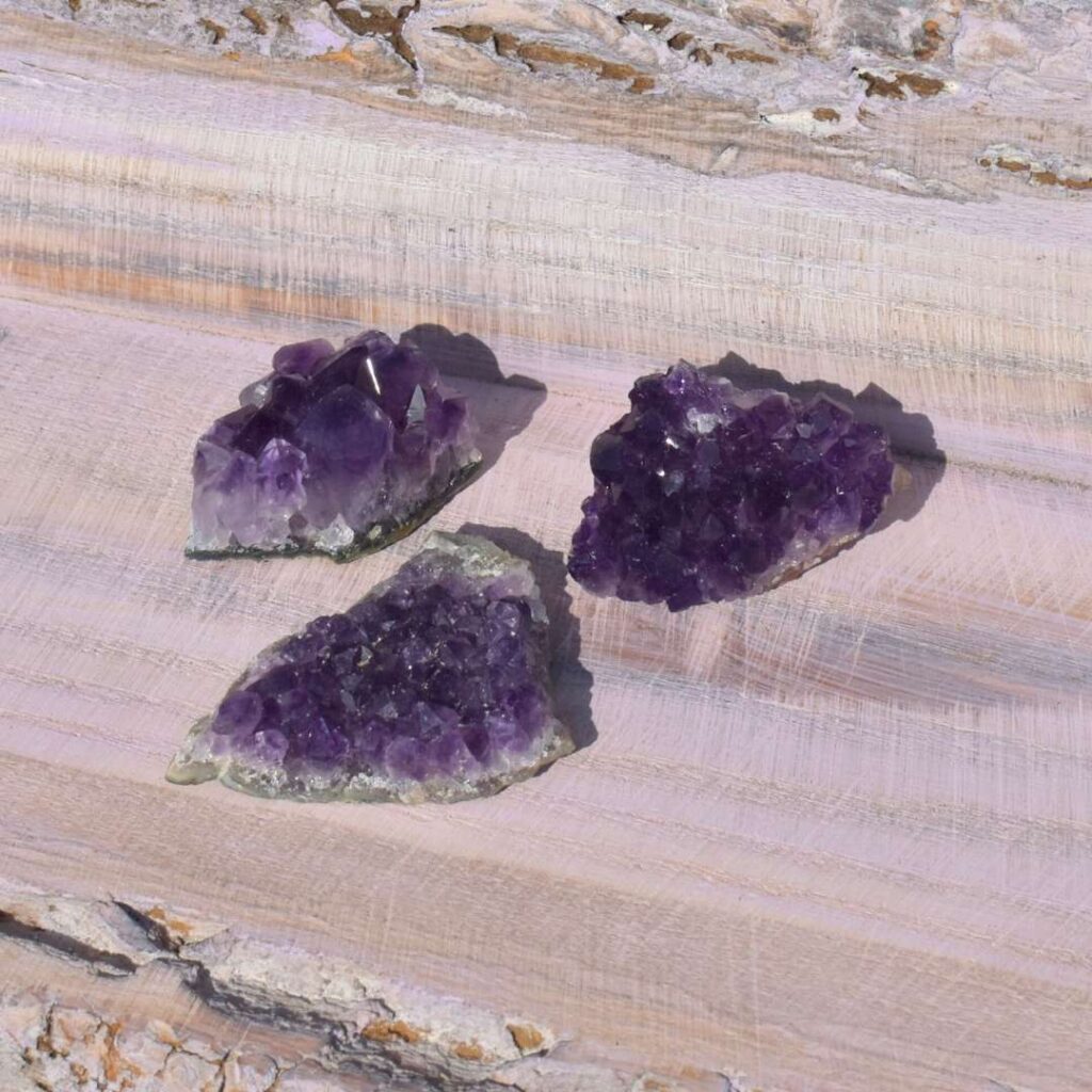 Amethyst Stufe klein – Lichtvolle Balance im Alltag