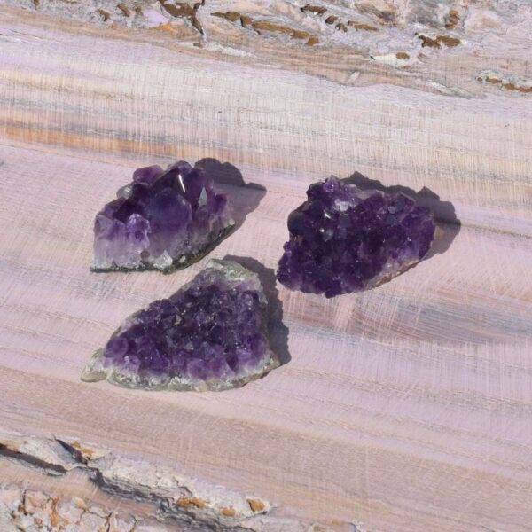 Amethyst Stufe klein – Lichtvolle Balance im Alltag