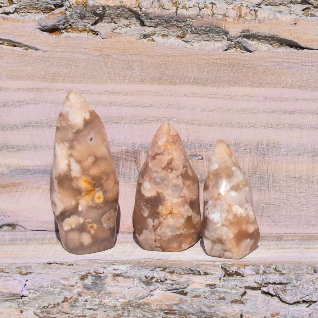 Kirschblüten Chalcedon Flamme – Der zarte Funke deines Neubeginns