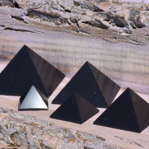 Schungit Pyramide