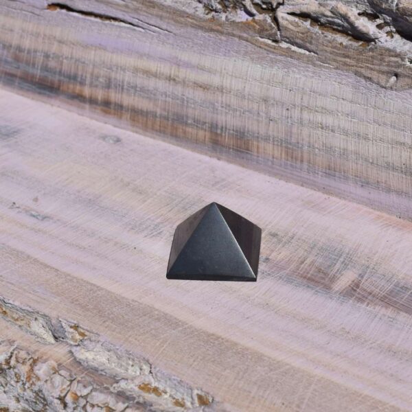 Schungit Pyramide – Bild 3