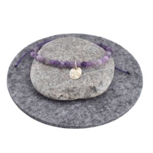 Lepidolith - Energie Armband - 19 cm, Om geprägt auf Plättchen