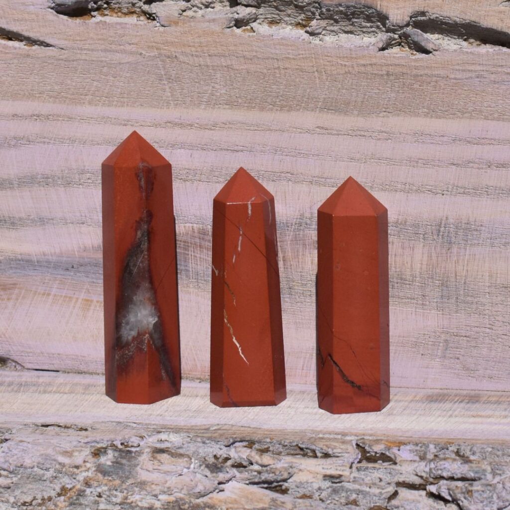Roter Jaspis Obelisk – Dein Anker für Stärke und Stabilität