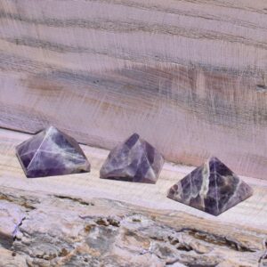 Amethyst Pyramide – Zentrum deiner Klarheit