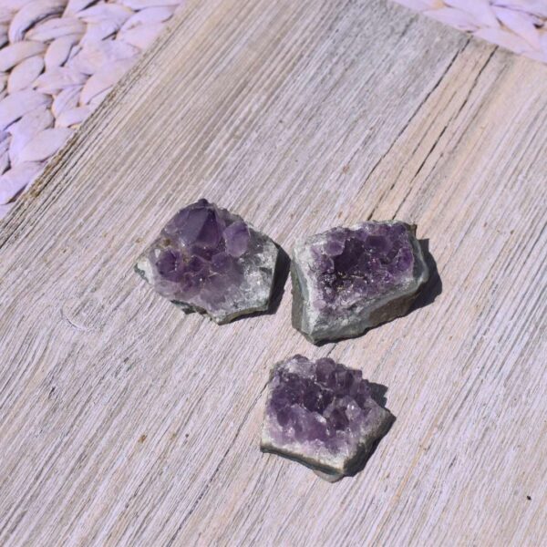 Amethyst Stufe klein – Lichtvolle Balance im Alltag – Bild 5