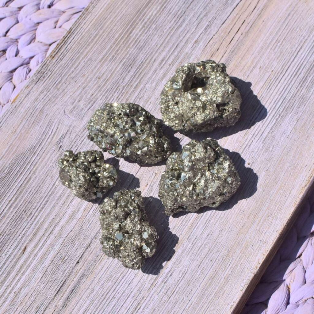 Pyrit Naturstein klein – Goldfunken für deine Ziele