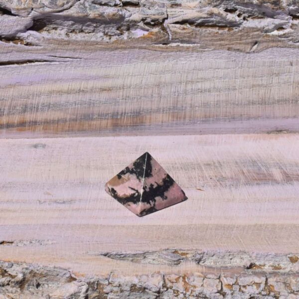Rhodonit Pyramide – Bild 3