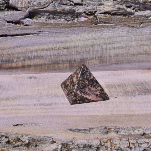 Rhodonit Pyramide – Bild 4