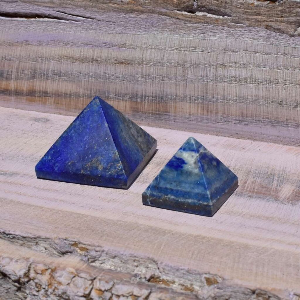Lapis Lazuli Pyramide – Klarheit mit Weitblick
