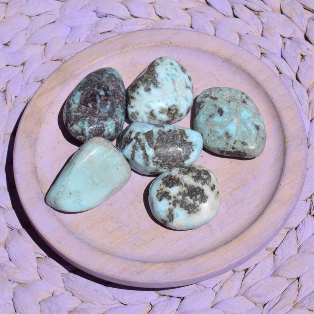 Larimar Trommelstein – Vertrauen in die Wellen des Lebens