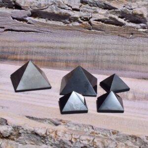 Schungit Pyramide