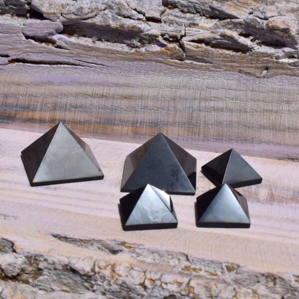 Schungit Pyramide