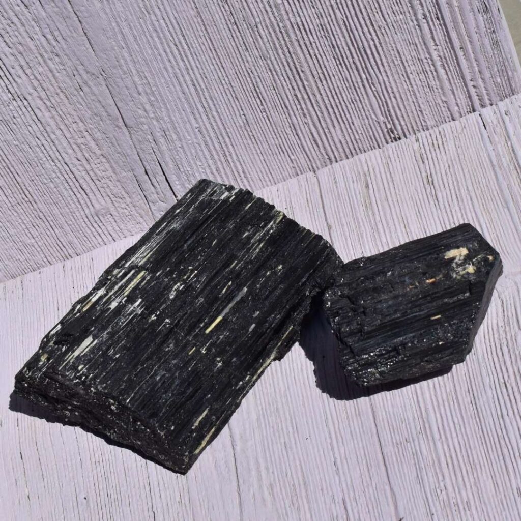 Schwarzer Turmalin Naturstein XL – Schutzkraft pur