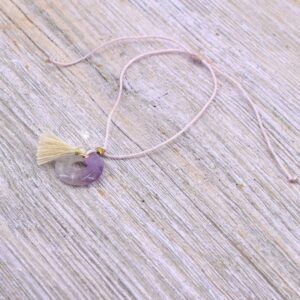 Amethyst Mini Donut Armband – Ruhe und Seelenfrieden im Fluss der Stille - hellbraune Quaste