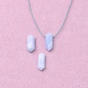 Chalcedon Halskette Doppelspitze-Anhänger – sprechen & zuhören im Gleichgewicht