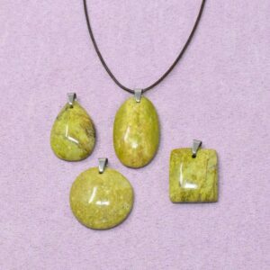 Grüner Opal Halskette Freiform-Anhänger – Selbstliebe & neue Orientierung