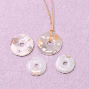 Kirschblüten Chalcedon Halskette Donut-Anhänger – Aufblühen & Selbstvertrauen