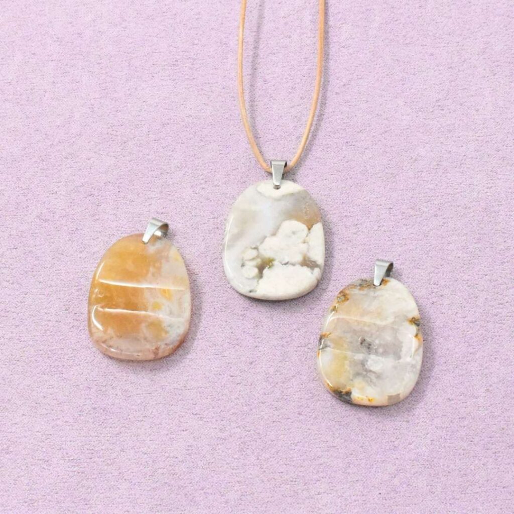 Kirschblüten Chalcedon Halskette Freiform-Anhänger – Kreativität & persönliches Wachstum