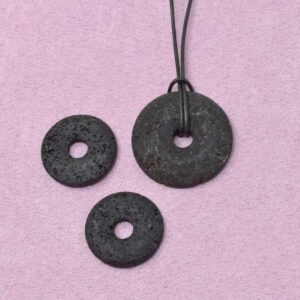 Lava schwarz Halskette Donut-Anhänger – Erdung & starke Stabilität