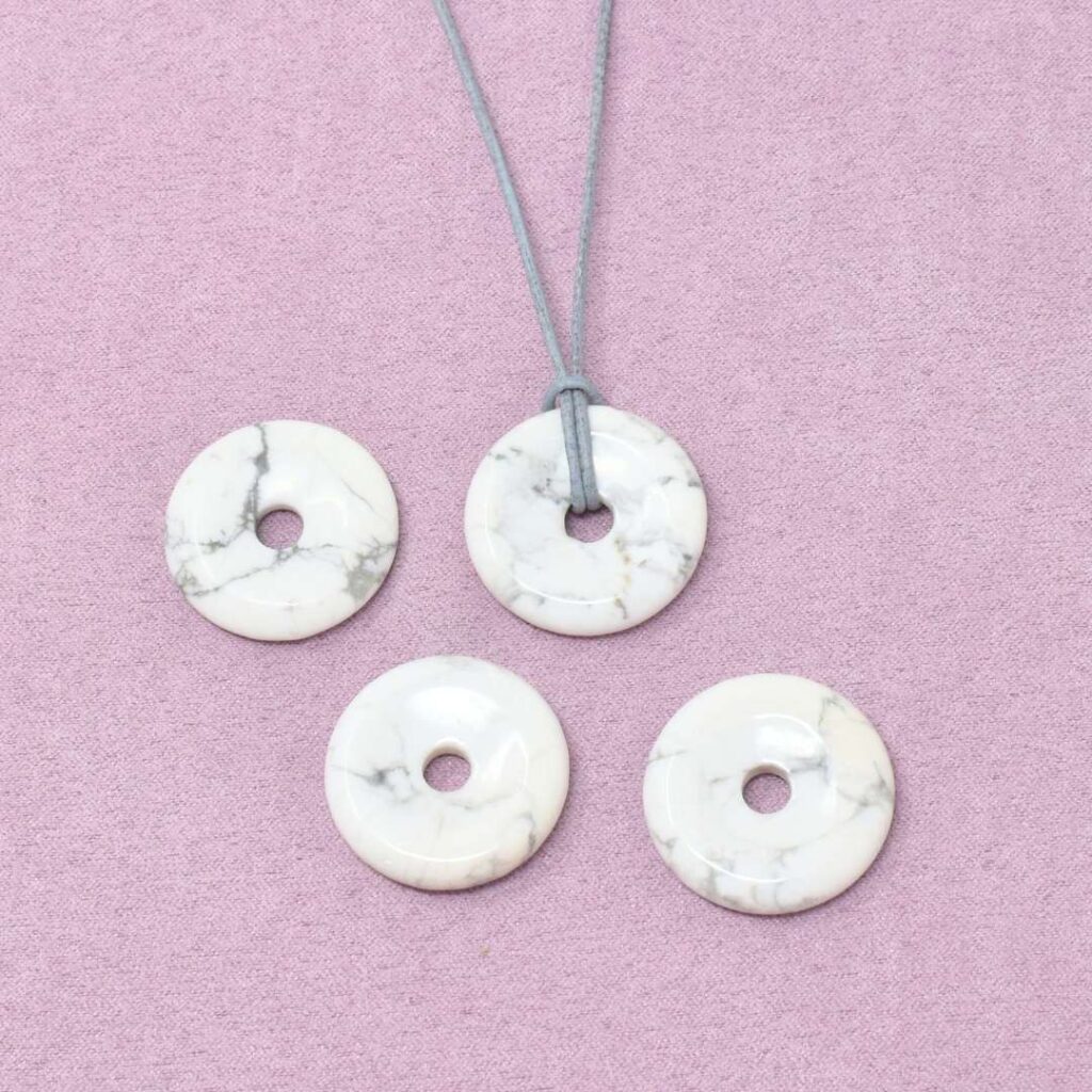 Magnesit Halskette Donut-Anhänger – Entspannung & innerer Frieden