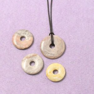Mondstein Halskette Donut-Anhänger – Weiblichkeit & innere Balance