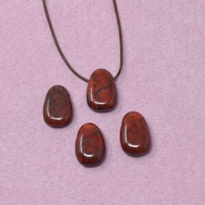 Roter Jaspis Halskette Tropfen-Anhänger – Mut & innere Aufrichtung