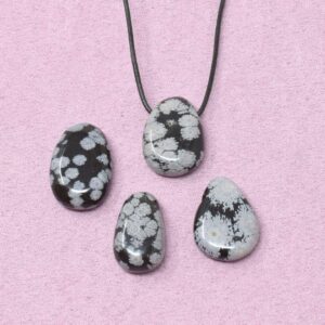 Schneeflocken Obsidian Halskette Tropfen-Anhänger – Loslassen & Licht in dunklen Zeiten