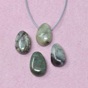 Smaragd Halskette mit Tropfen – Wachstum, Herzenergie & innere Balance