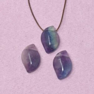 Regenbogen Fluorit Halskette Feenflügel-Anhänger – Inspiration & Leichtigkeit