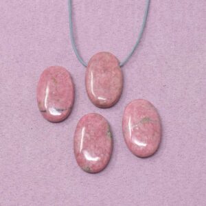 Rhodonit Halskette Linsen-Anhänger – Achtsamkeit & gelassene Lösungen