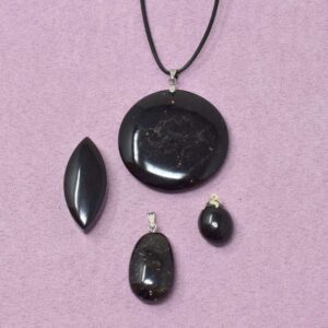 Schwarzer Turmalin Halskette Freiform-Anhänger – Abgrenzung & bei dir bleiben