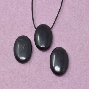 Schwarzer Turmalin Halskette Linsen-Anhänger – gute Gedanken & innere Ruhe