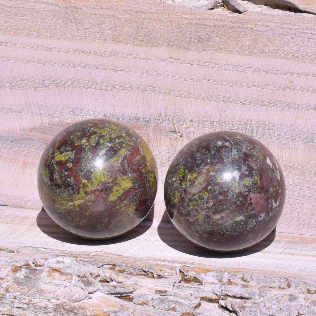 Drachenblut Jaspis Kugel – Herzensfeuer in vollendeter Form