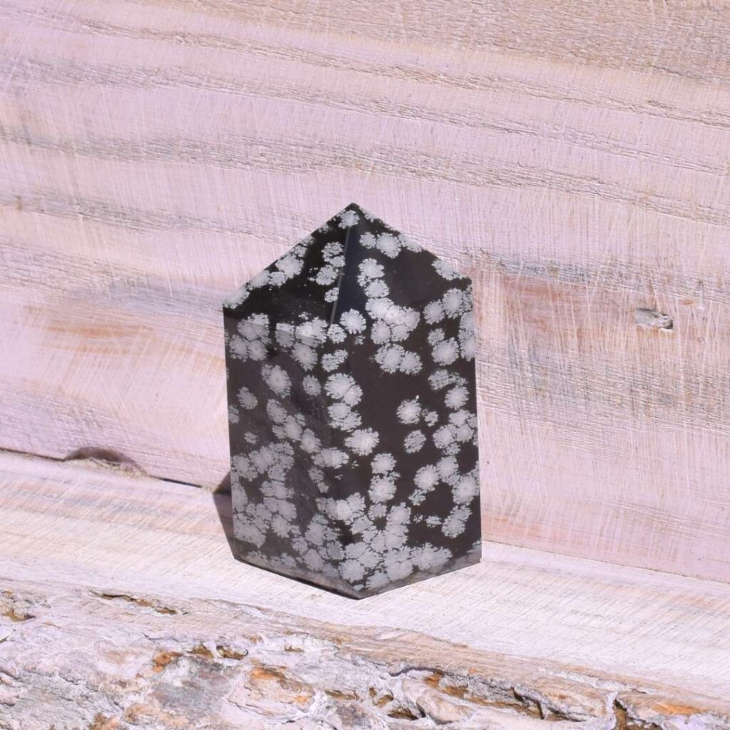 Schneeflocken Obsidian Turm – Lichtanker in dunklen Zeiten