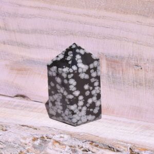 Schneeflocken Obsidian Turm – Lichtanker in dunklen Zeiten